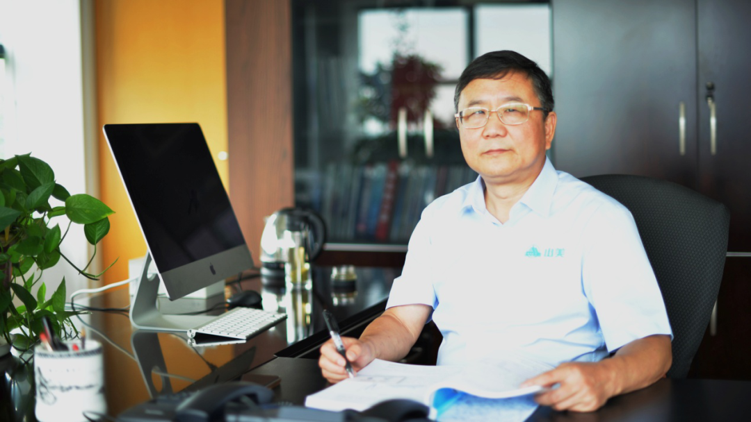 楊安民從業(yè)卅五周年系列報(bào)道--“三十五年磨一劍，山更美，業(yè)更精”專訪