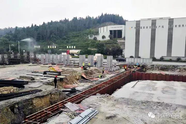 中國砂石協(xié)會報道上海山美股份與重慶大業(yè)建材成功簽訂時產3000噸砂石骨料生產EP項目合同